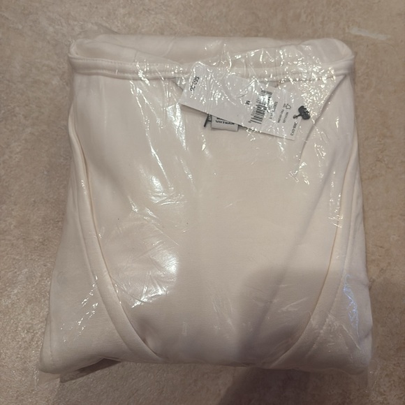 NWT Banana Republic White Soft Touch Scuba Fitted Top Size M - Picture 2 of 5